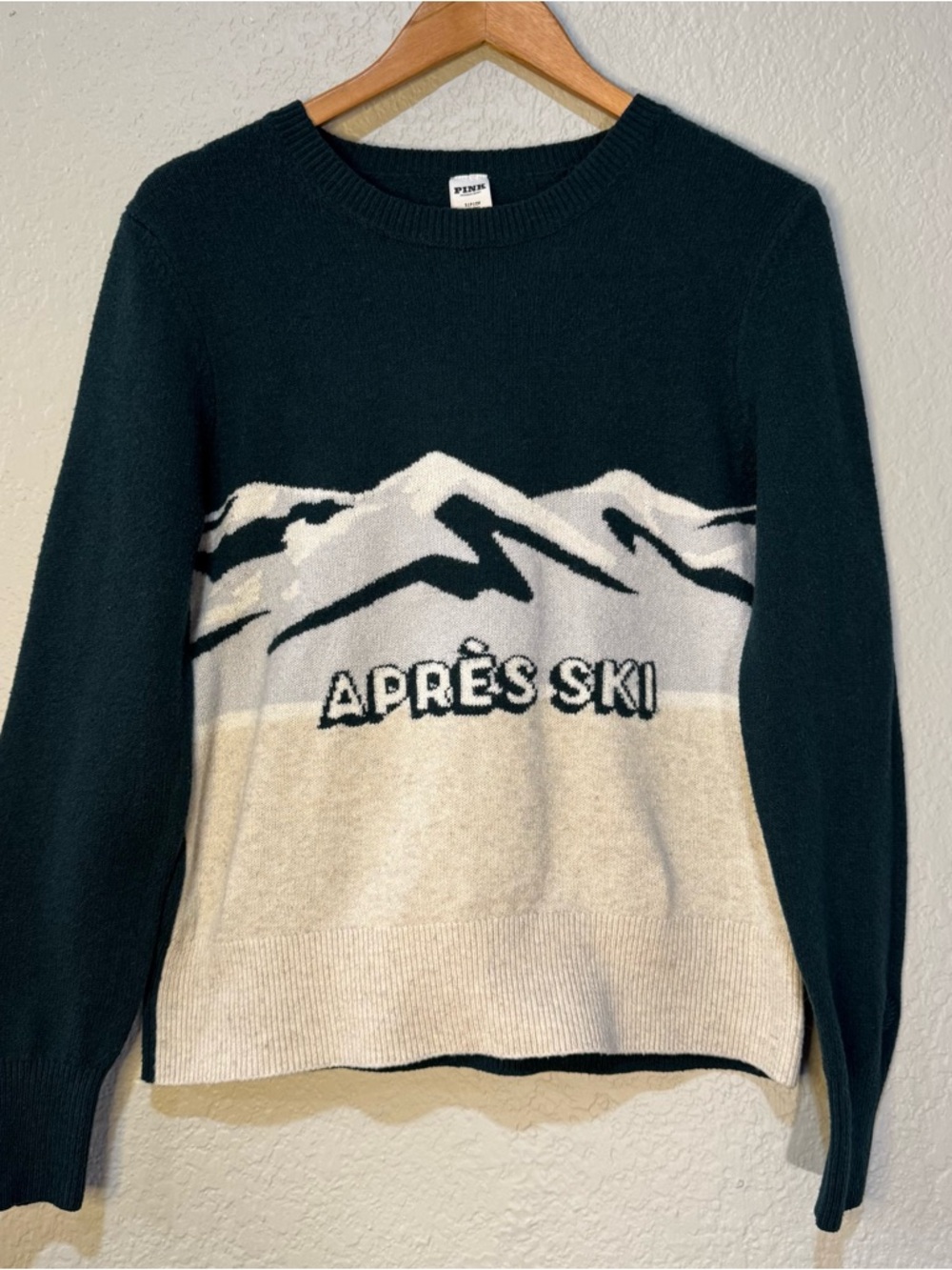 PINK Victoria's Secret Forest Green and Cream 'Après Ski' Mountain Crewneck